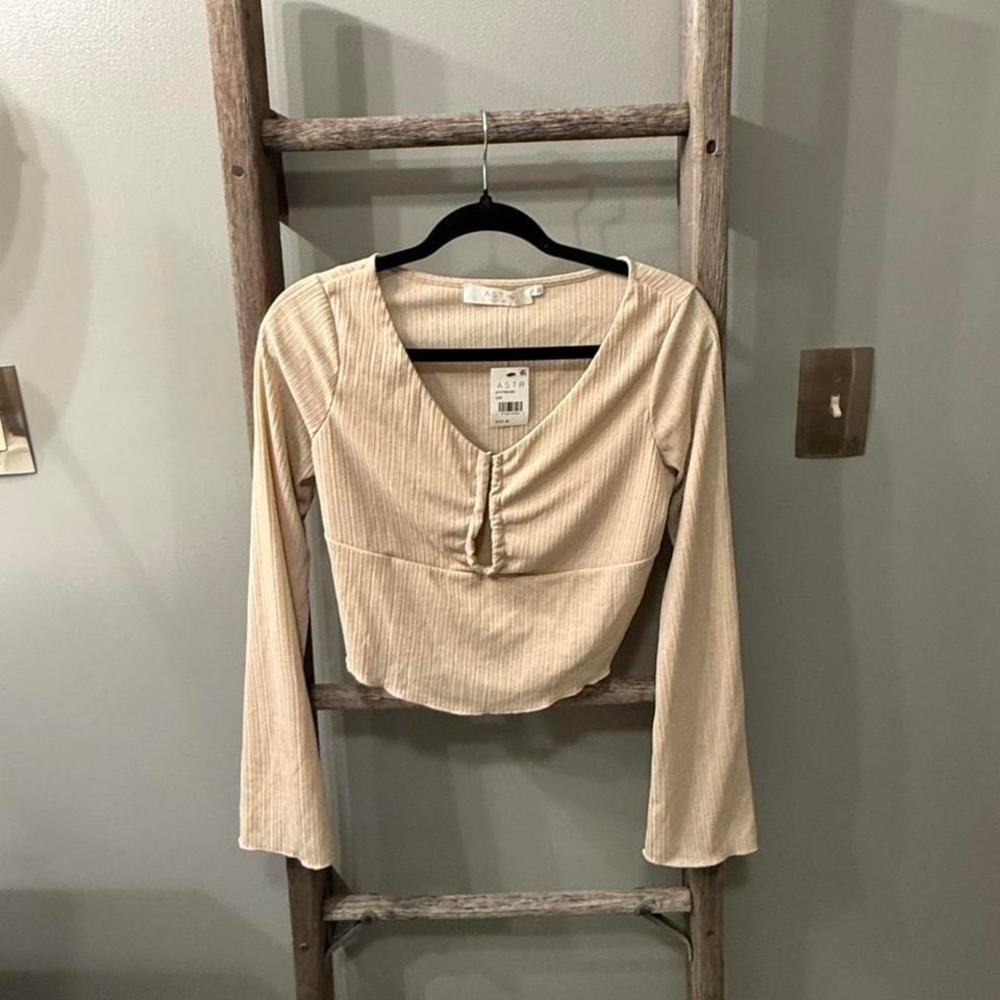 Astr the Label tan long sleeve top Size M